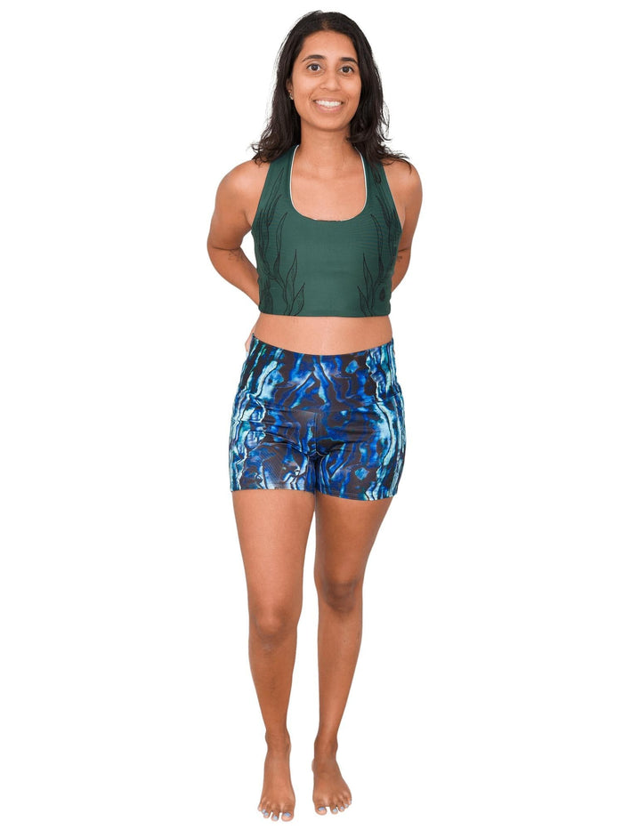 Model: Michelle is a marine science educator, coral reef ecologist, and scientific diver. She is 5'3", 111lbs, 32A and is wearing a size S.
