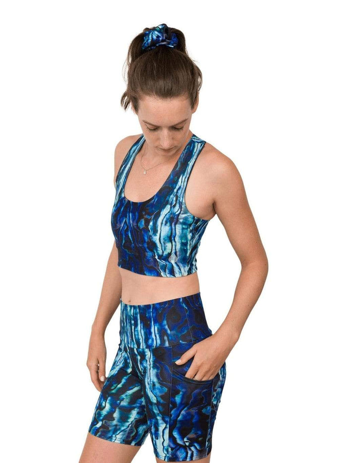Model: Laura is our Chief Product Officer at Waterlust, a scuba diver, kiter and recreational yogi. She is 5’10, 147 lbs, 34B and is wearing a size S top and M short.