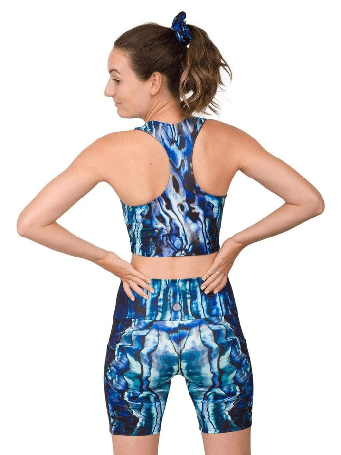 Model: Laura is our Chief Product Officer at Waterlust, a scuba diver, kiter and recreational yogi. She is 5’10, 147 lbs, 34B and is wearing a size S top and M short.