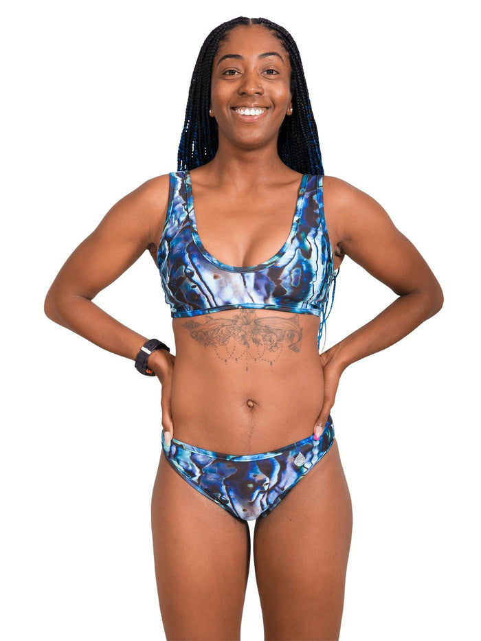 Model: Carlee is a shark & sea turtle scientist and co-founder of Minorities in Shark Sciences. She is 5'7", 145 lbs, 36C and is wearing a size S.