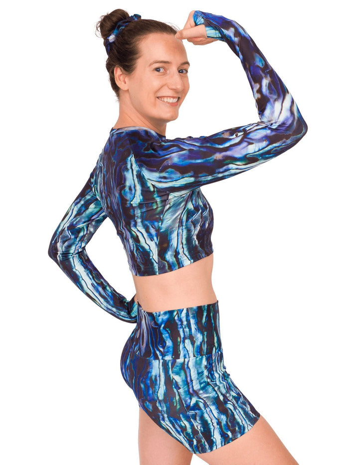 Model: Laura is our Chief Product Officer at Waterlust, a scuba diver, kiter and recreational yogi. She is 5’10, 147 lbs, 34B and is wearing a size S.