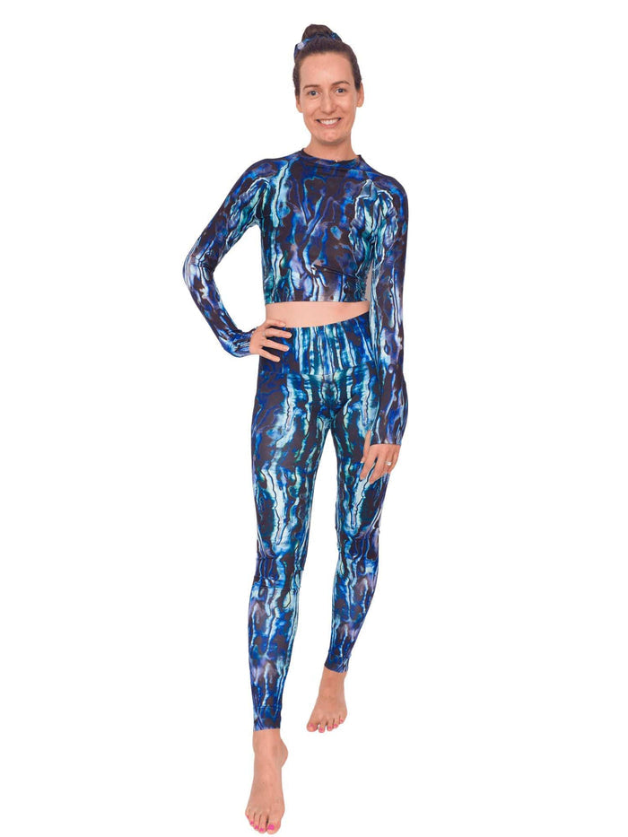 Model: Laura is our Chief Product Officer at Waterlust, a scuba diver, kiter and recreational yogi. She is 5’10, 147 lbs, 34B and is wearing a size S.