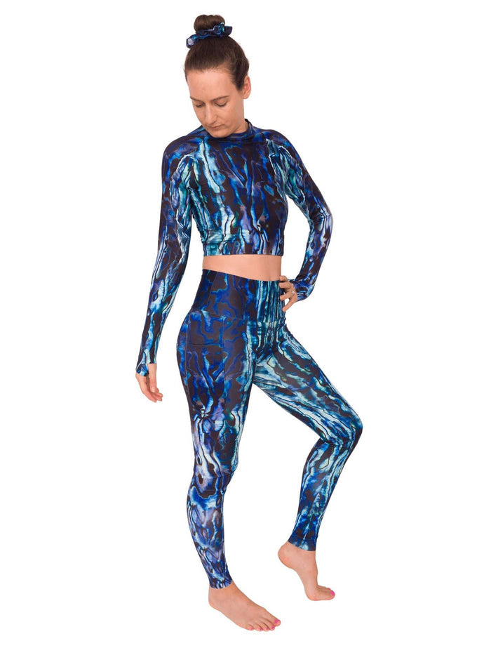 Model: Laura is our Chief Product Officer at Waterlust, a scuba diver, kiter and recreational yogi. She is 5’10, 147 lbs, 34B and is wearing a size S.