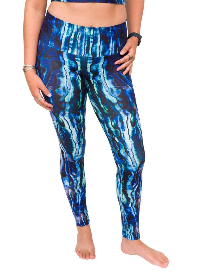 Model: Danielle is a marine GIS analyst who works in coastal habitats. She is 5'8", 155 lbs and is wearing a size M.