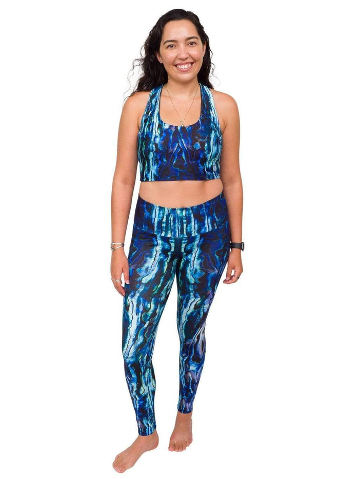 Model: Danielle is a marine GIS analyst who works in coastal habitats. She is 5'8", 155 lbs, 34D and is wearing a size M top and legging.