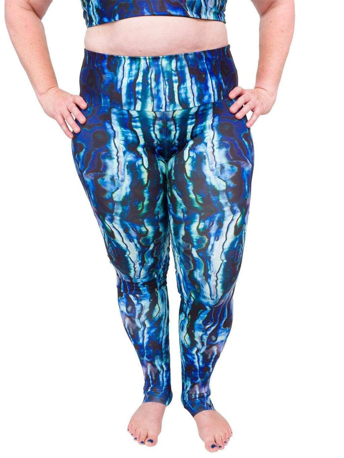 Model: Ruth volunteers for citizen science projects on both salt and freshwater fish and spends as much time as possible in, on, or under the water. She is 5'7", 217 lbs and is wearing a 2XL.