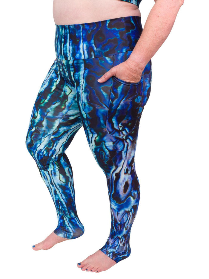 Model: Ruth volunteers for citizen science projects on both salt and freshwater fish and spends as much time as possible in, on, or under the water. She is 5'7", 217 lbs and is wearing a 2XL.