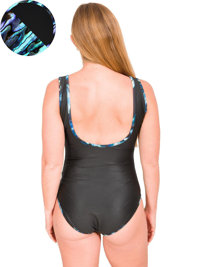 Model: Allyson is a coral biologist. She is 5’4”, 145lbs, 34C and is wearing a size M.