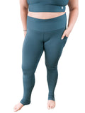 Model: Kela is a marine conservationist who strives to connect students with educational opportunities to help expand the reach of the marine science field. She is 5’5”, 185 lbs, 36F and is wearing a size XL.