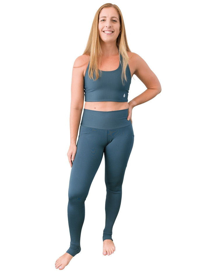 Model: Allyson is a coral biologist. She is 5'4", 145lbs, 34C and is wearing a size M.