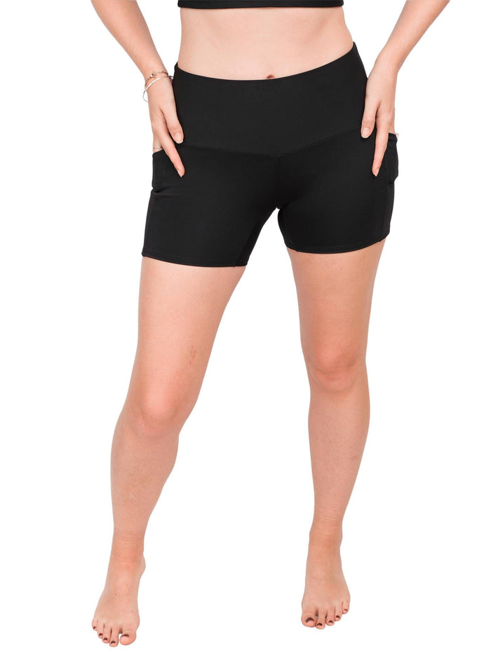 Model: Laura is our Chief Product Officer at Waterlust, a scuba diver, kiter and recreational yogi. She is 5’11, 147 lbs, 34B and is wearing a size M.