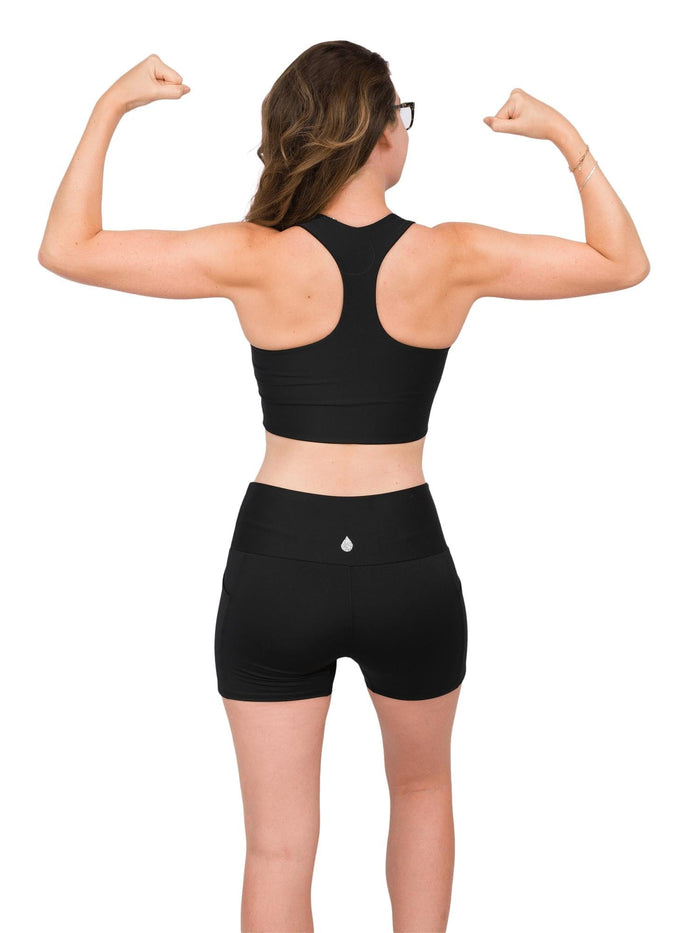 Model: Laura is our Chief Product Officer at Waterlust, a scuba diver, kiter and recreational yogi. She is 5’11, 147 lbs, 34B and is wearing a size M.