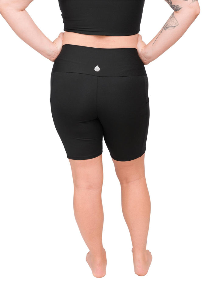 Model: Camilla is the Operations Manager here at Waterlust. She loves using her camera to communicate marine conservation issues. She is 5'8", 180 lbs and wearing a size L.