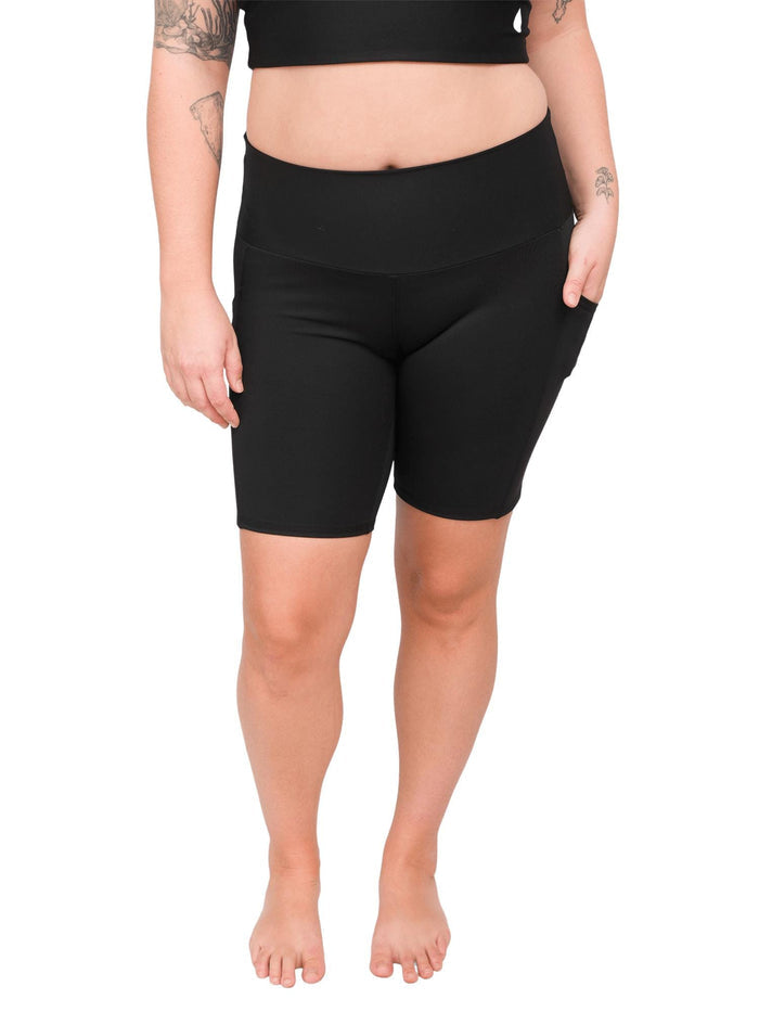 Model: Camilla is the Operations Manager here at Waterlust. She loves using her camera to communicate marine conservation issues. She is 5'8", 180 lbs and wearing a size L.