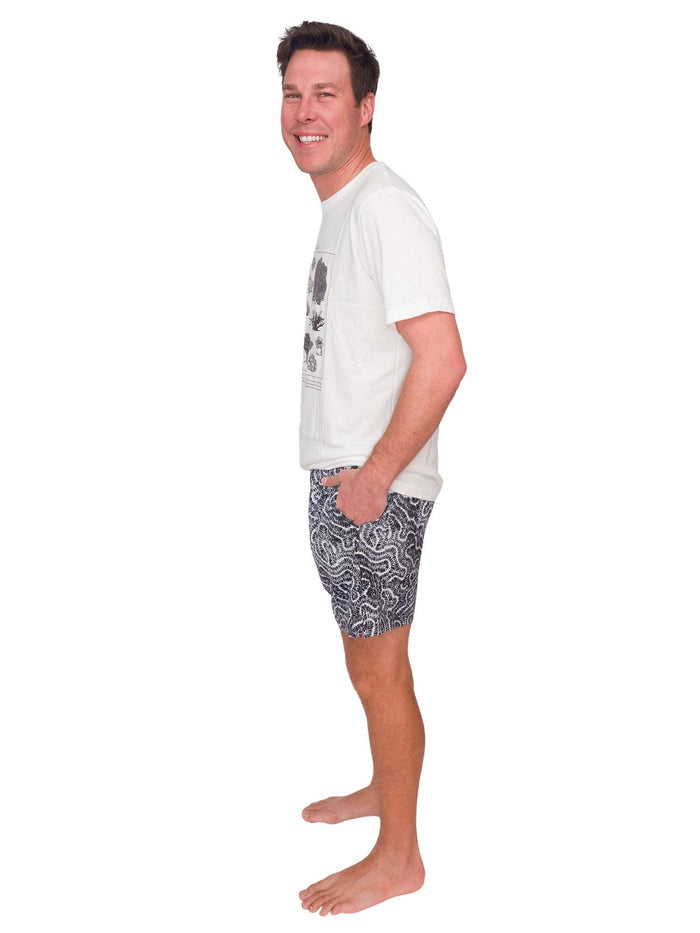 Model: Dalton is a coral biologist who studies the relationship between communities and reef ecosystems. He is 6'3", 200lbs, and is wearing a size XL.