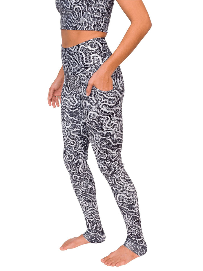 Model: Liv is a coral conservation scientist. She is 5'8", 130lbs and is wearing a size M Reversible Top and size S Legging.
