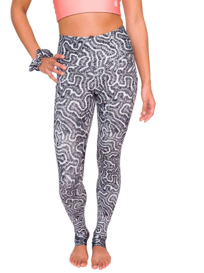 Model: Remedy is an avid freediver, Olympian, and coral restoration scientist. She is 5'7", 130lbs, and is wearing a size S Reversible Top and XS Legging.