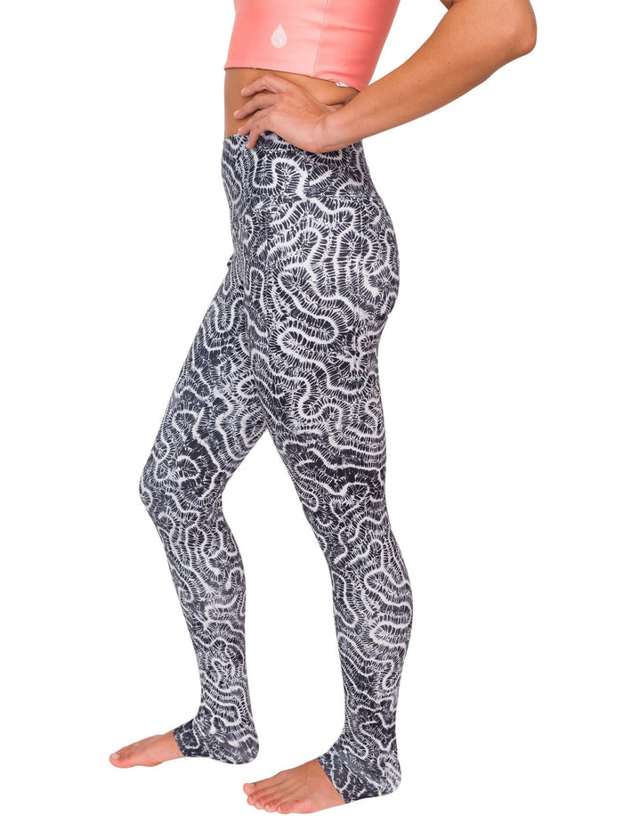 Model: Remedy is an avid freediver, Olympian, and coral restoration scientist. She is 5'7", 130lbs, and is wearing a size S Reversible Top and XS Legging.