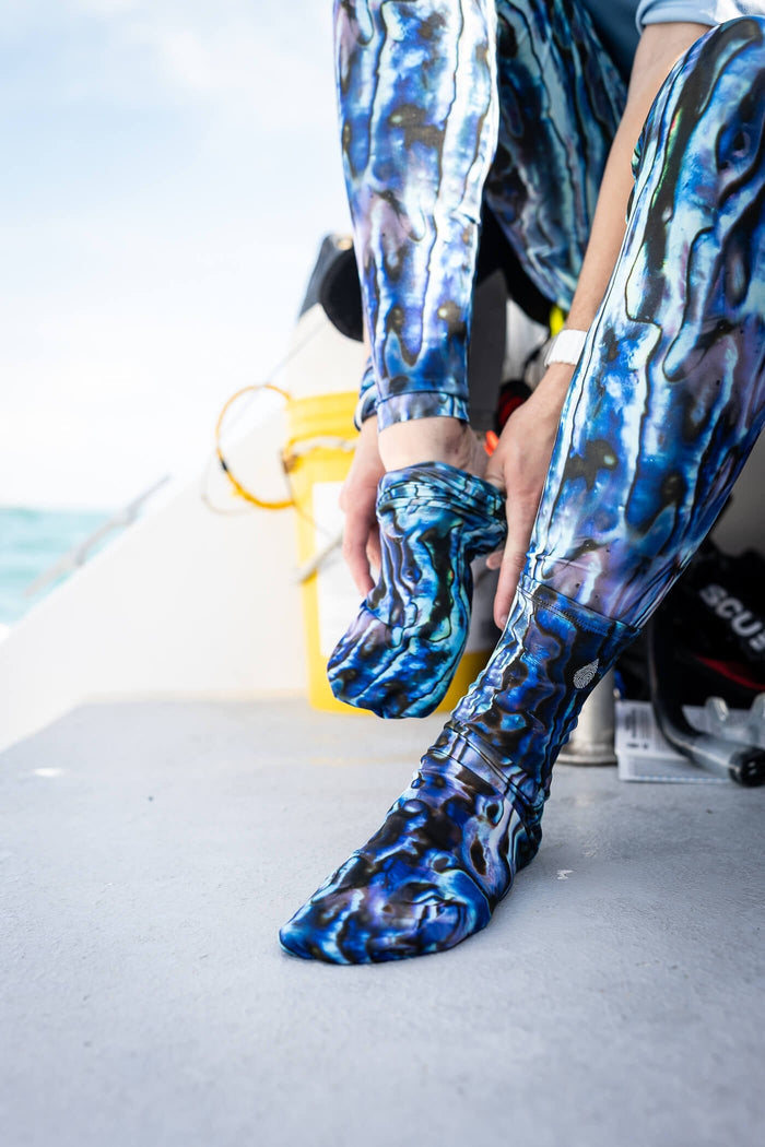 Model: Stella wears a size 9.5 women's shoe