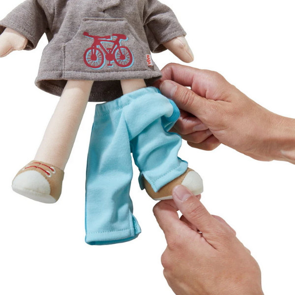 Blue elastic waist pants and brown hoodie are removable