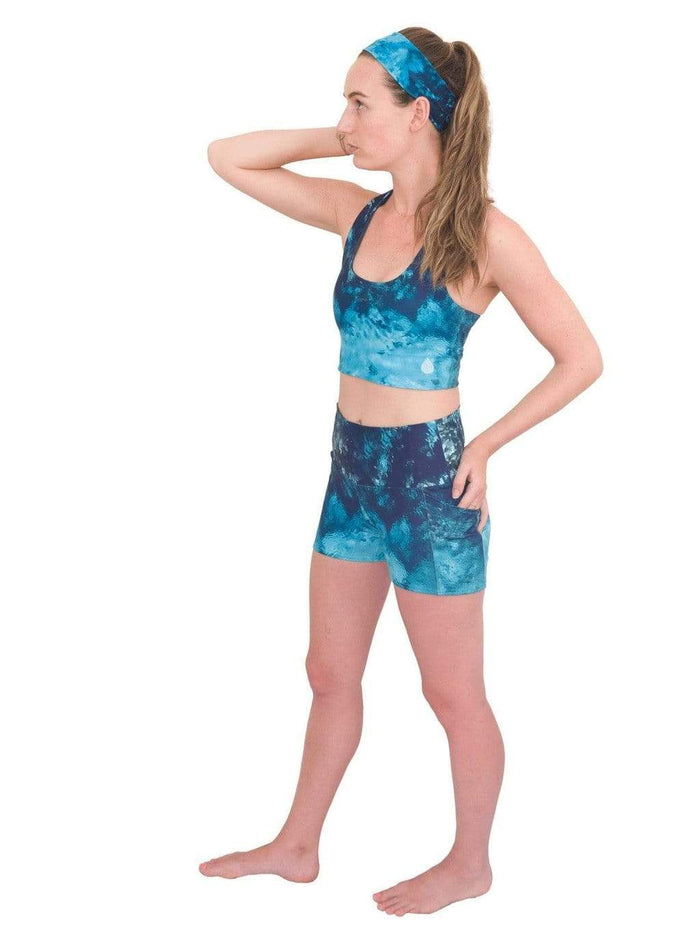 Model: Laura is our Chief Product Officer at Waterlust, a scuba diver, kiter and recreational yogi. She is 5’10, 147 lbs, 34B and is wearing a size S top and M short.