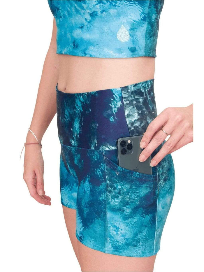 Model: Laura is our Chief Product Officer at Waterlust, a scuba diver, kiter and recreational yogi. She is 5’10, 147 lbs, 34B and is wearing a size S top and M short.