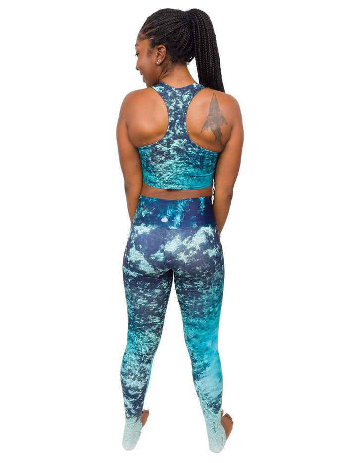 Model: Carlee is a shark & sea turtle scientist and co-founder of Minorities in Shark Sciences. She is 5'7", 145 lbs, 36C and is wearing a M legging and S top.