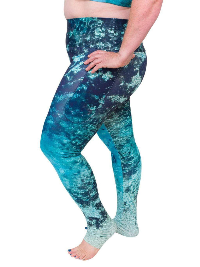 Model: Ruth volunteers for citizen science projects on both salt and freshwater fish and spends as much time as possible in, on, or under the water. She is 5'7", 217 lbs and is wearing a 2XL.