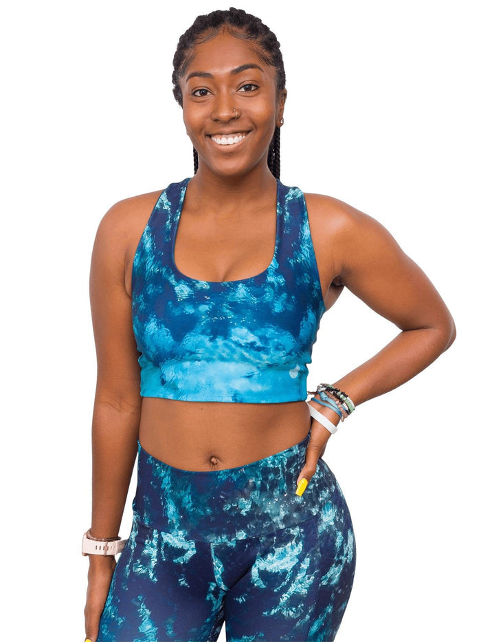 Model: Carlee is a shark & sea turtle scientist and co-founder of Minorities in Shark Sciences. She is 5'7", 145 lbs, 36C and is wearing a M legging and S top.