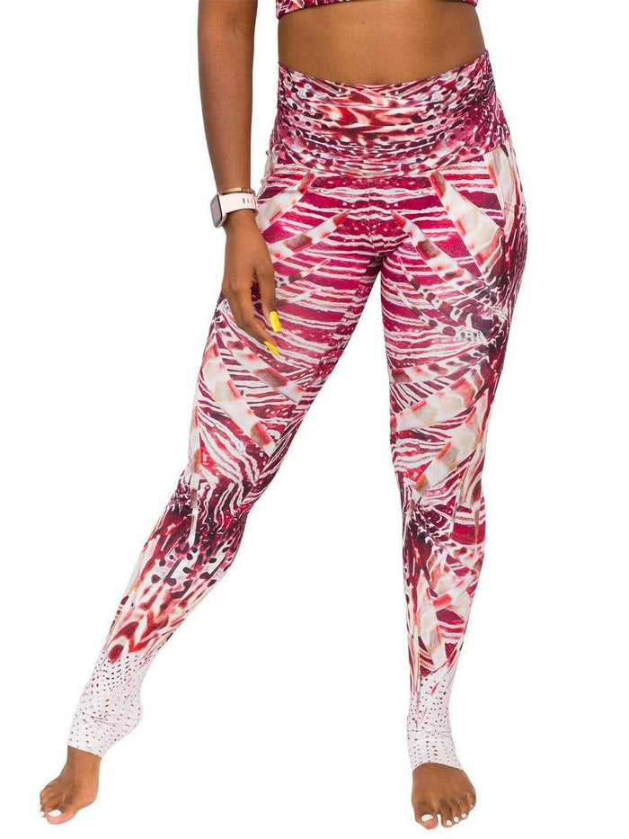 Model: Carlee is a shark & sea turtle scientist and co-founder of Minorities in Shark Sciences. She is 5'7", 145 lbs and is wearing a M.