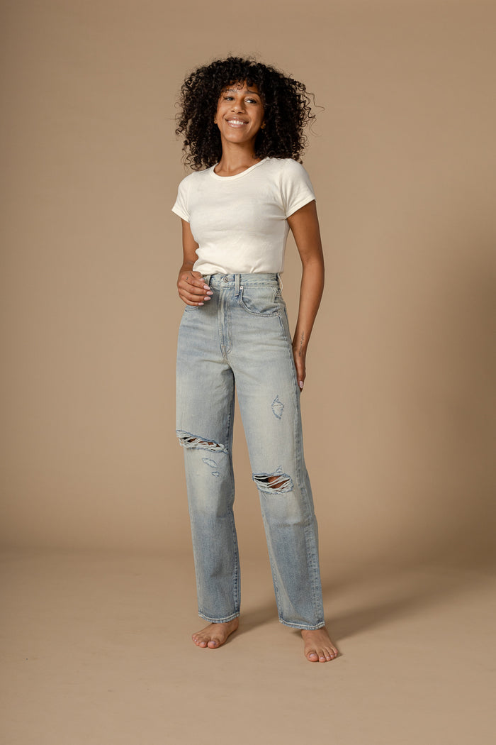EDWIN USA relaxed barrel jeans for women in light blue denim with distressed knee details