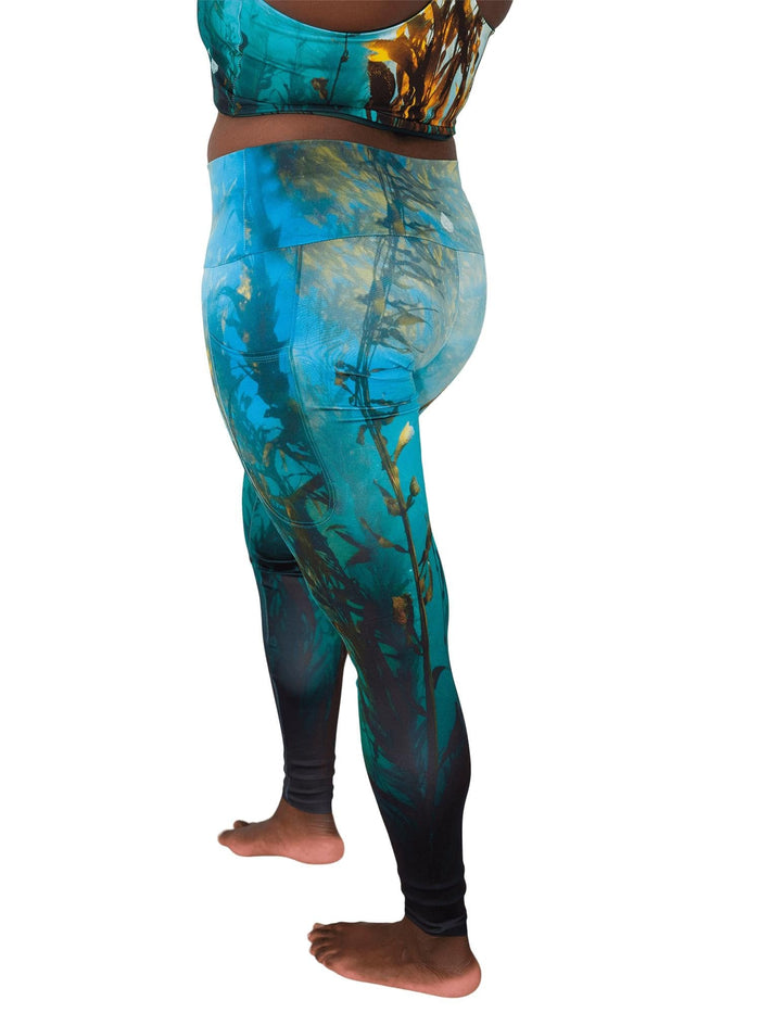 Model: Ianna is currently pursing a Master's degree in Marine Biology at the University of Miami. She is 5'6, 175 lbs and is wearing a size L