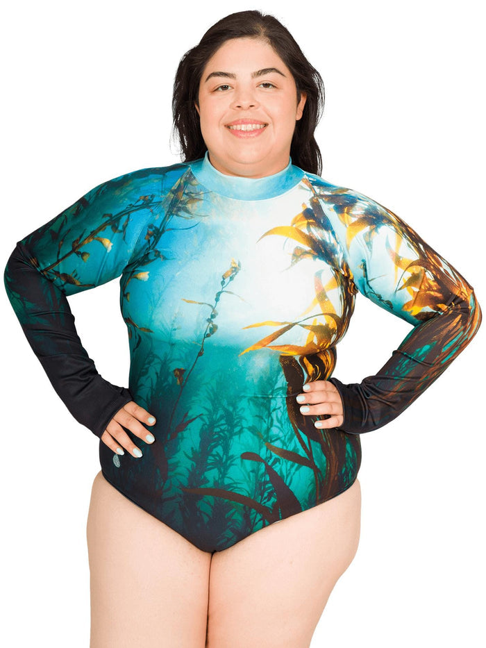 Model: Nikki is a marine educator dedicated to connecting students with the ocean and fostering the next generation of environmental stewards. She is 5'2", 200 lbs, and wearing a size XL.