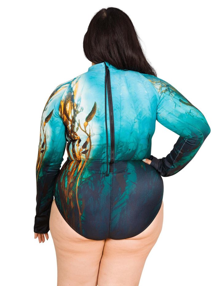 Model: Nikki is a marine educator dedicated to connecting students with the ocean and fostering the next generation of environmental stewards. She is 5'2", 200 lbs, and wearing a size XL.