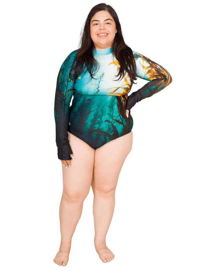 Model: Nikki is a marine educator dedicated to connecting students with the ocean and fostering the next generation of environmental stewards. She is 5'2", 200 lbs, and wearing a size XL.