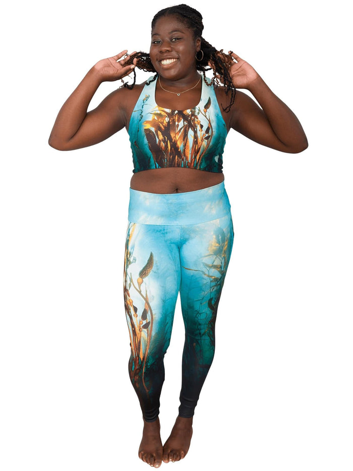 Model: Ianna is currently pursing a Master's degree in Marine Biology at the University of Miami. She is 5'6, 175 lbs and is wearing a size L.