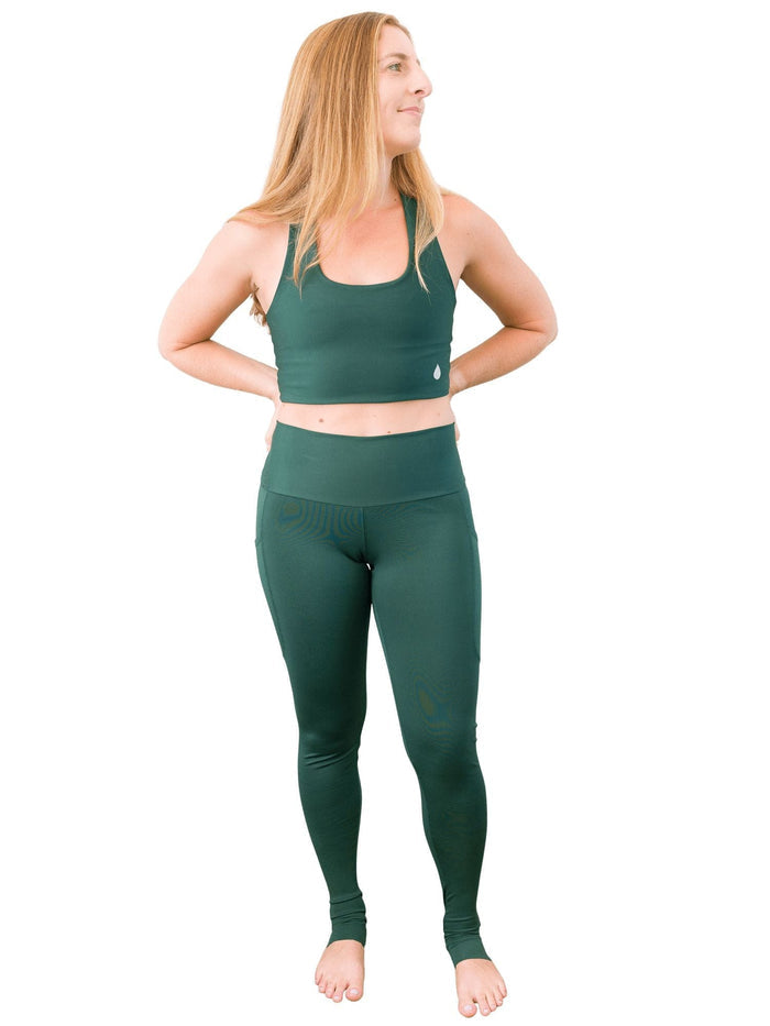 Model: Allyson is a coral biologist. She is 5'4", 145lbs, 34C and is wearing a size M.