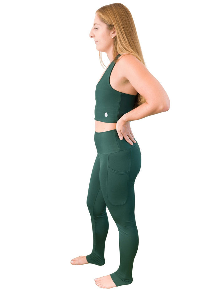 Model: Allyson is a coral biologist. She is 5'4", 145lbs, 34C and is wearing a size M.