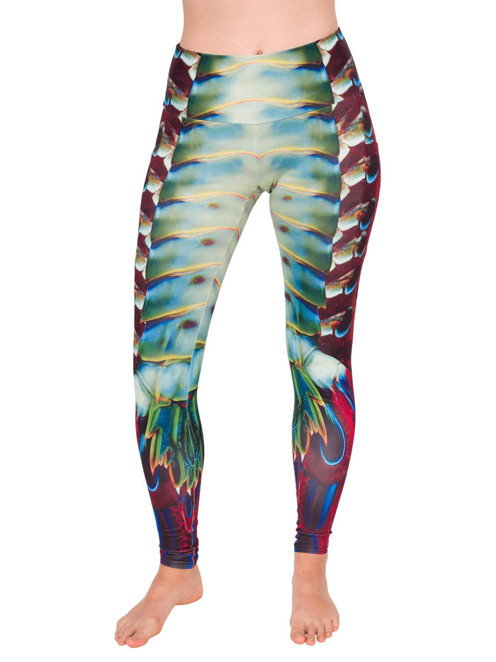 Model: Laura is our Chief Product Officer at Waterlust, a scuba diver, kiter and recreational yogi. She is 5’10, 147 lbs, 34B and is wearing a M legging.