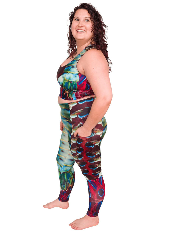 Model: Kela is a marine conservationist who strives to connect students with educational opportunities to help expand the reach of the marine science field. She is 5’5”, 185 lbs, 36F and is wearing a size XL top and legging.