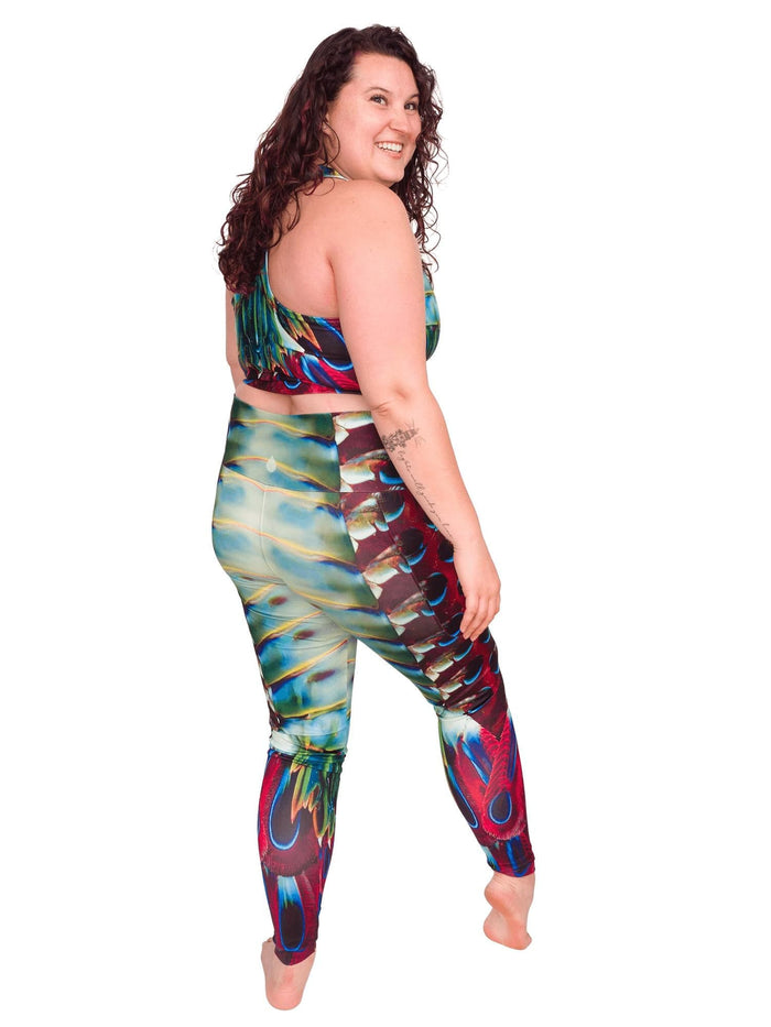 Model: Kela is a marine conservationist who strives to connect students with educational opportunities to help expand the reach of the marine science field. She is 5’5”, 185 lbs, 36F and is wearing a size XL top and legging.