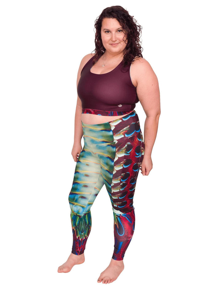 Model: Kela is a marine conservationist who strives to connect students with educational opportunities to help expand the reach of the marine science field. She is 5’5”, 185 lbs, 36F and is wearing a size XL top and legging.