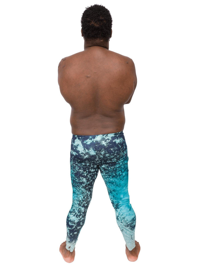 Model: Alex is a fish and wildlife biologist, and science communicator. He is 5’8”, 240 lbs and is wearing a size L.