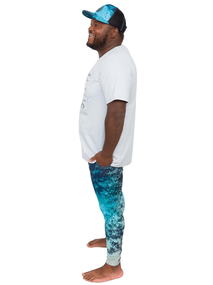 Model: Alex is a fish and wildlife biologist, and science communicator. He is 5’8”, 240 lbs and is wearing a size L legging and XL tee.