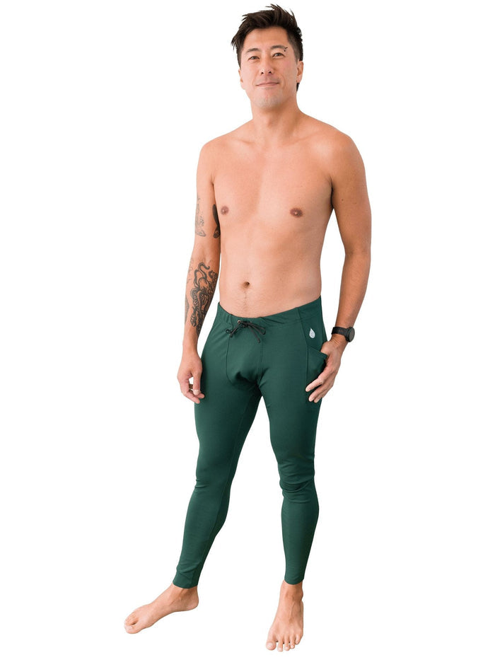 Model: Kevin is a marine and molecular biologist researching the impacts of ocean warming on corals. He is 6'1", 175 lbs, and is wearing a size L.