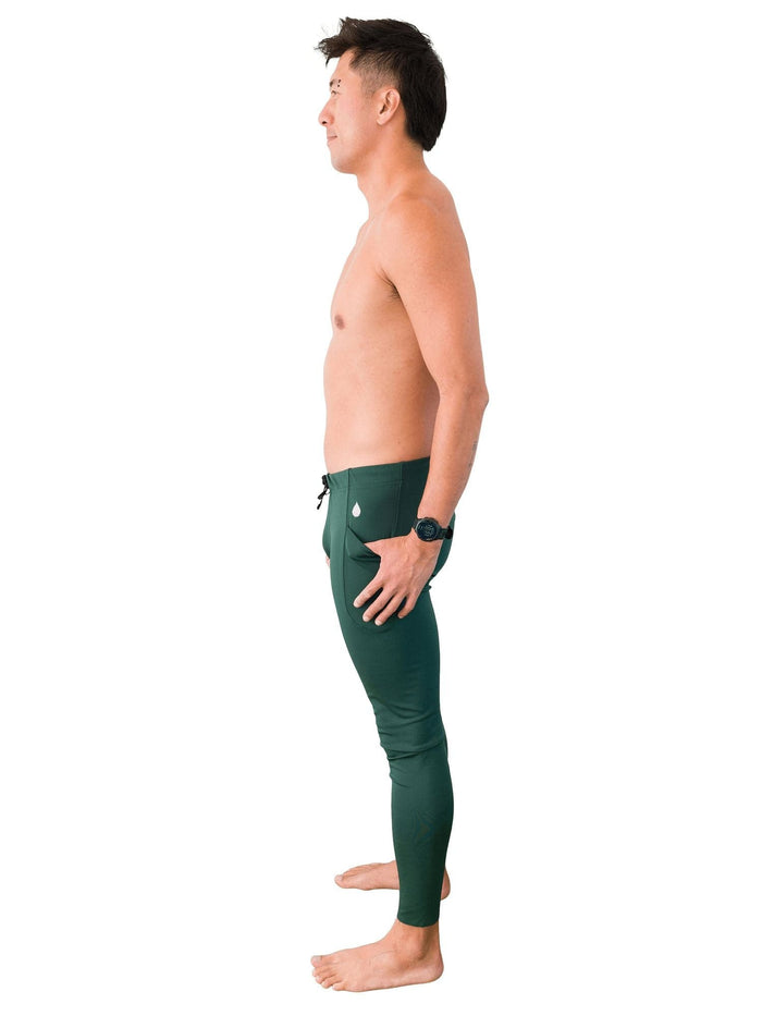 Model: Kevin is a marine and molecular biologist researching the impacts of ocean warming on corals. He is 6'1", 175 lbs, and is wearing a size L.
