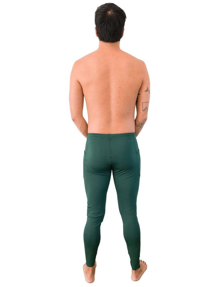 Model: Kevin is a marine and molecular biologist researching the impacts of ocean warming on corals. He is 6'1", 175 lbs, and is wearing a size L.