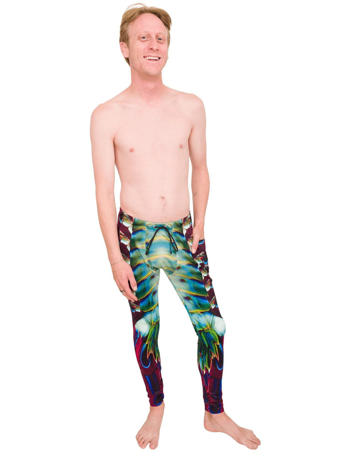 Model: Jake is a shark scientist and educator with Field School. He is 5'10", 135lbs and wearing a size M legging.