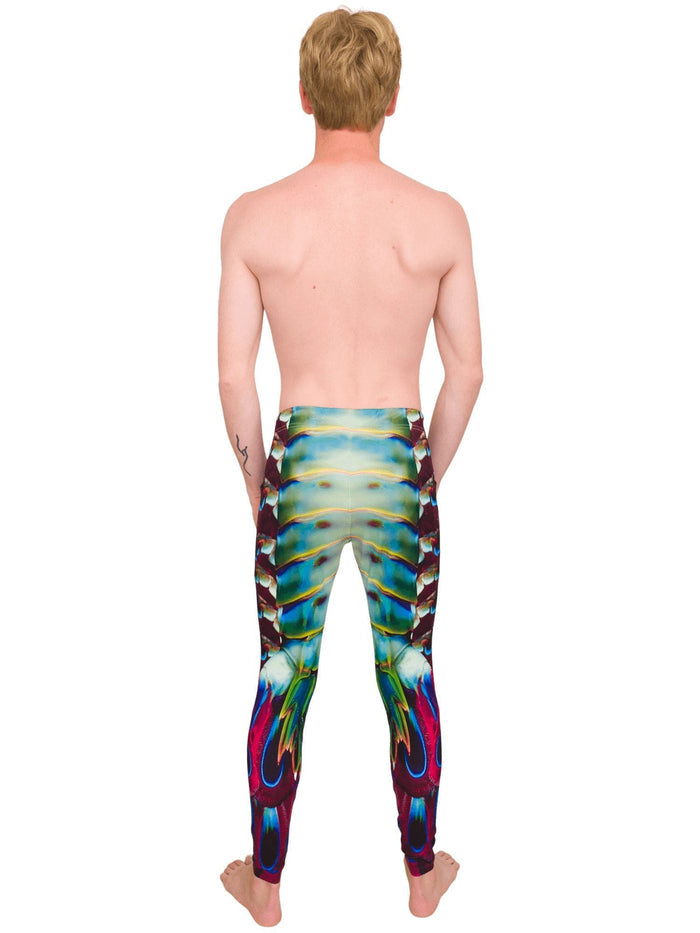 Model: Jake is a shark scientist and educator with Field School. He is 5'10", 135lbs and wearing a size M legging.