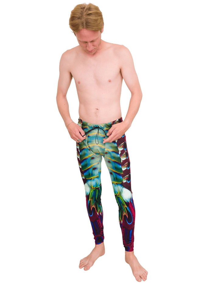 Model: Jake is a shark scientist and educator with Field School. He is 5'10", 135lbs and wearing a size M legging.